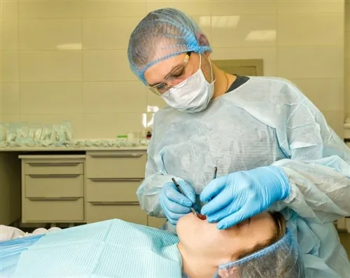 The Importance of Infection Control: How Disposable Clinic Gowns Enhance Heal...